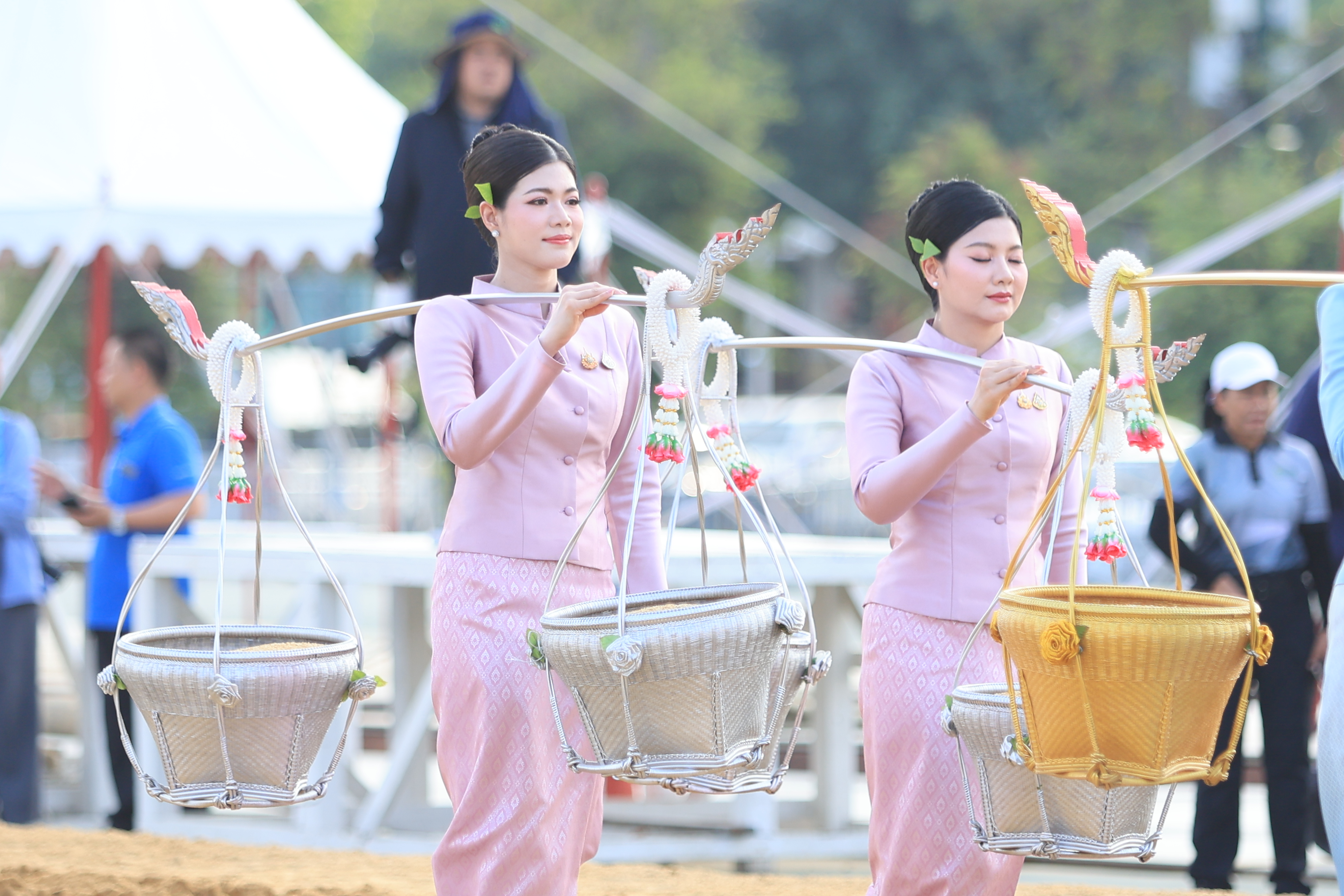 title - ส.ป.ก. ร่วมซ้อมใหญ่ ครั้งที่ 1 พระราชพิธีพืชมงคลจรดพระนังคัลแรกนาขวัญ ประจำปีพุทธศักราช 2569 
